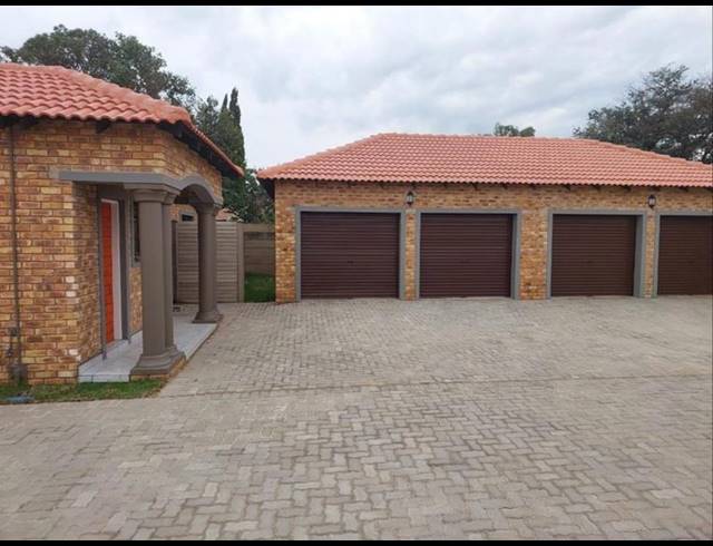 3 BEDROOM TOWNHOUSE FOR SALE IN RIVERSDALE